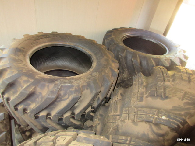 タイヤショベル用普通タイヤ（15.5/60-18） | 頸北建機有限会社